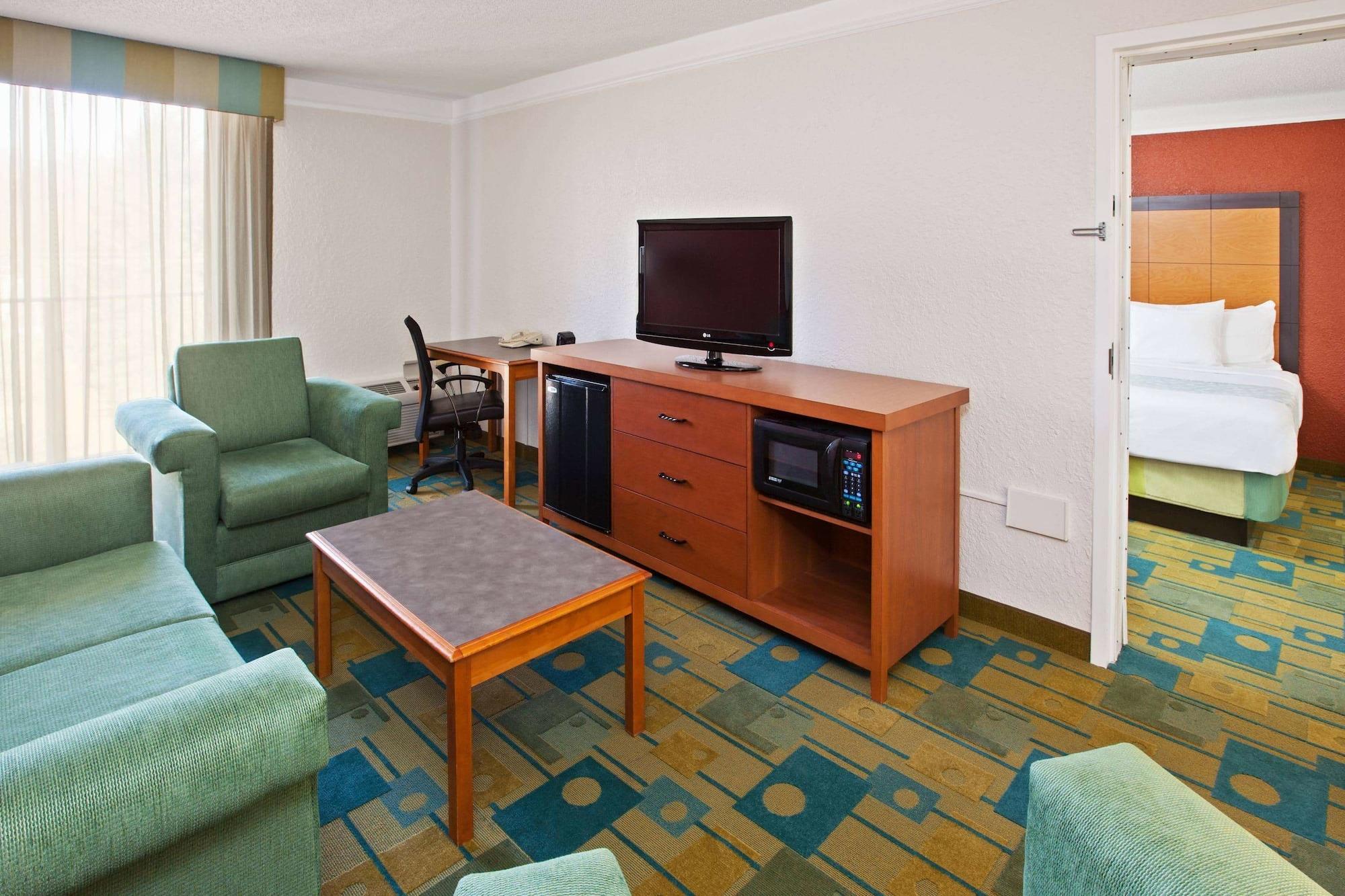 La Quinta By Wyndham Nashville Airport/Opryland Екстериор снимка