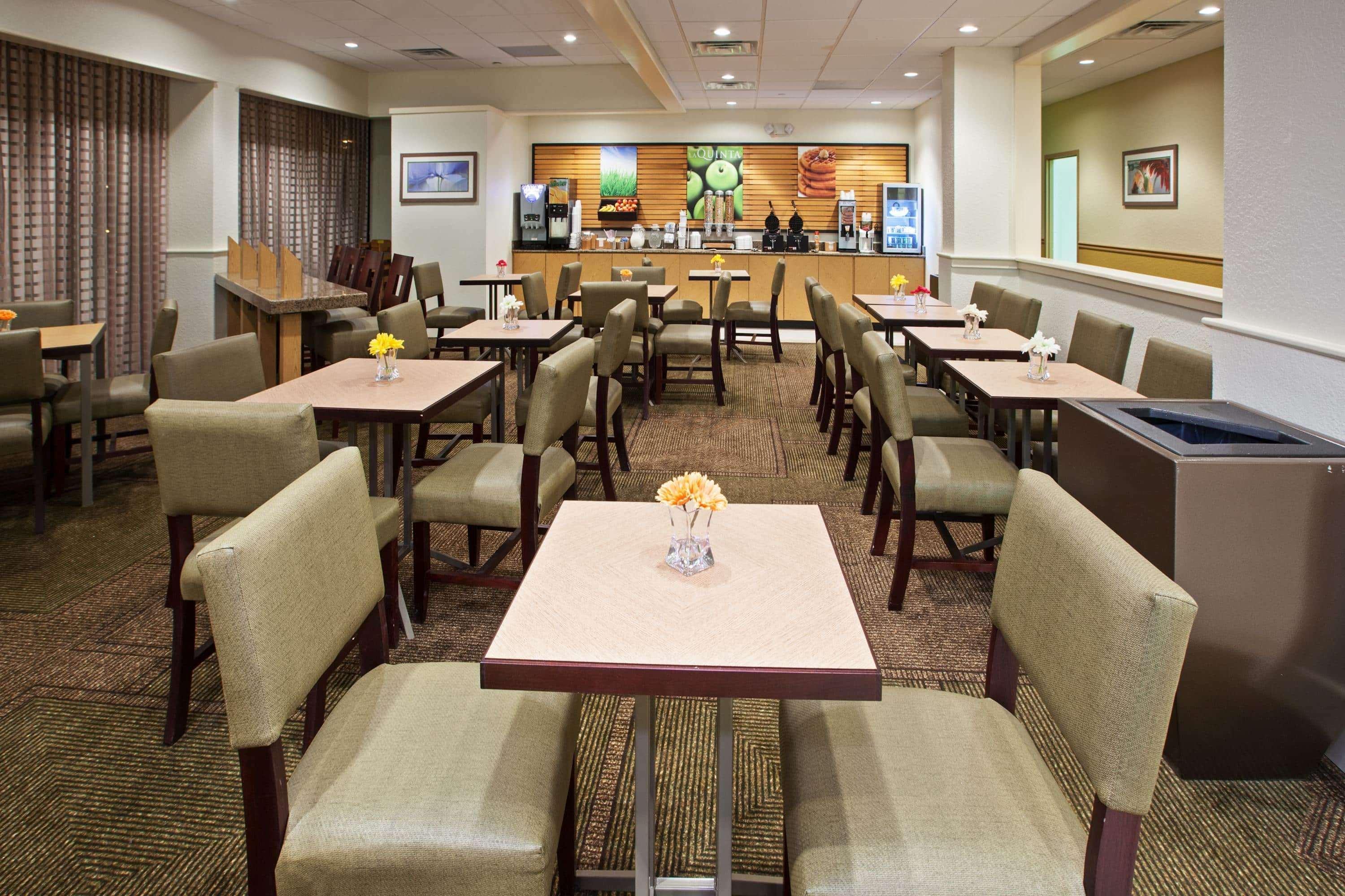 La Quinta By Wyndham Nashville Airport/Opryland Екстериор снимка
