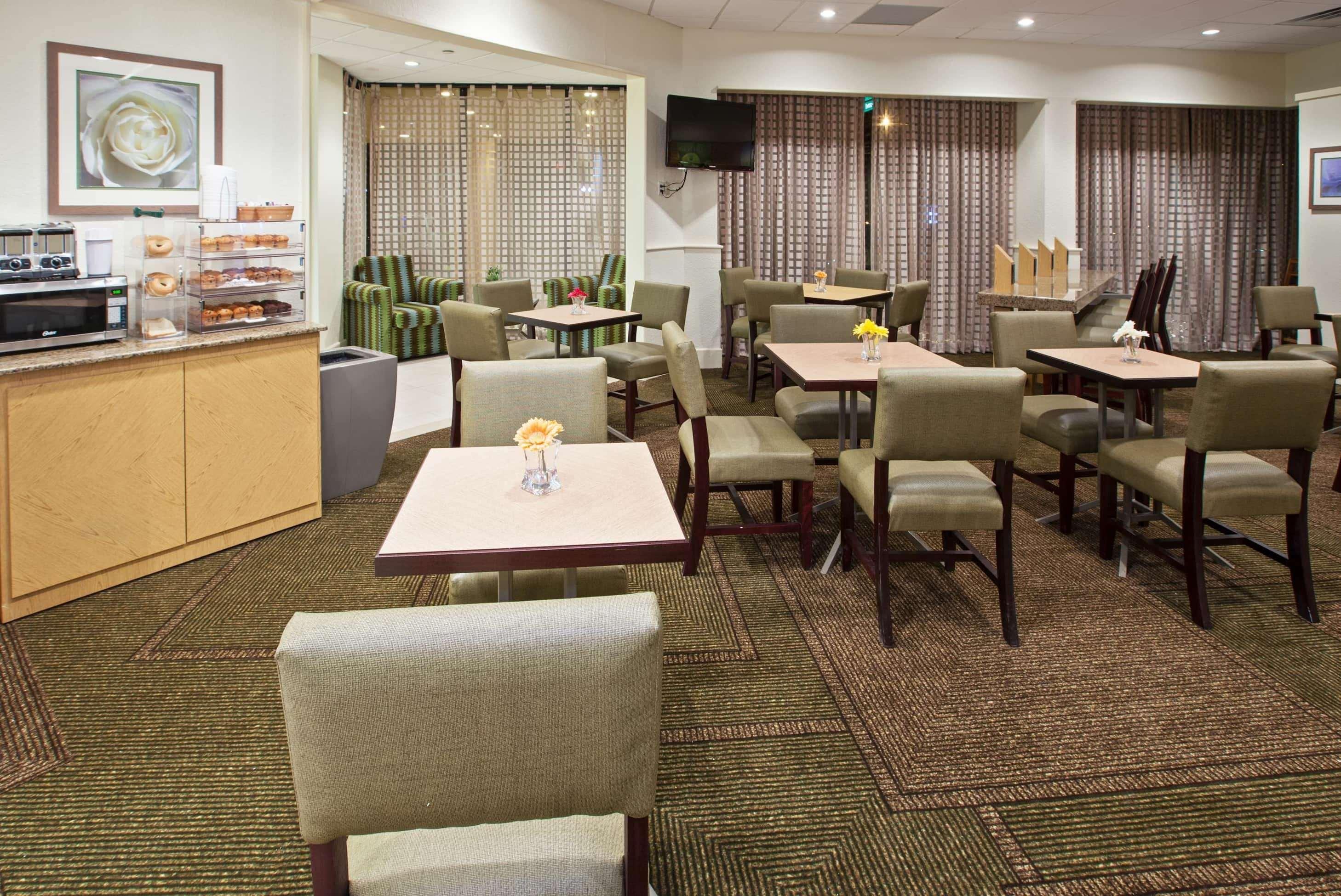 La Quinta By Wyndham Nashville Airport/Opryland Екстериор снимка