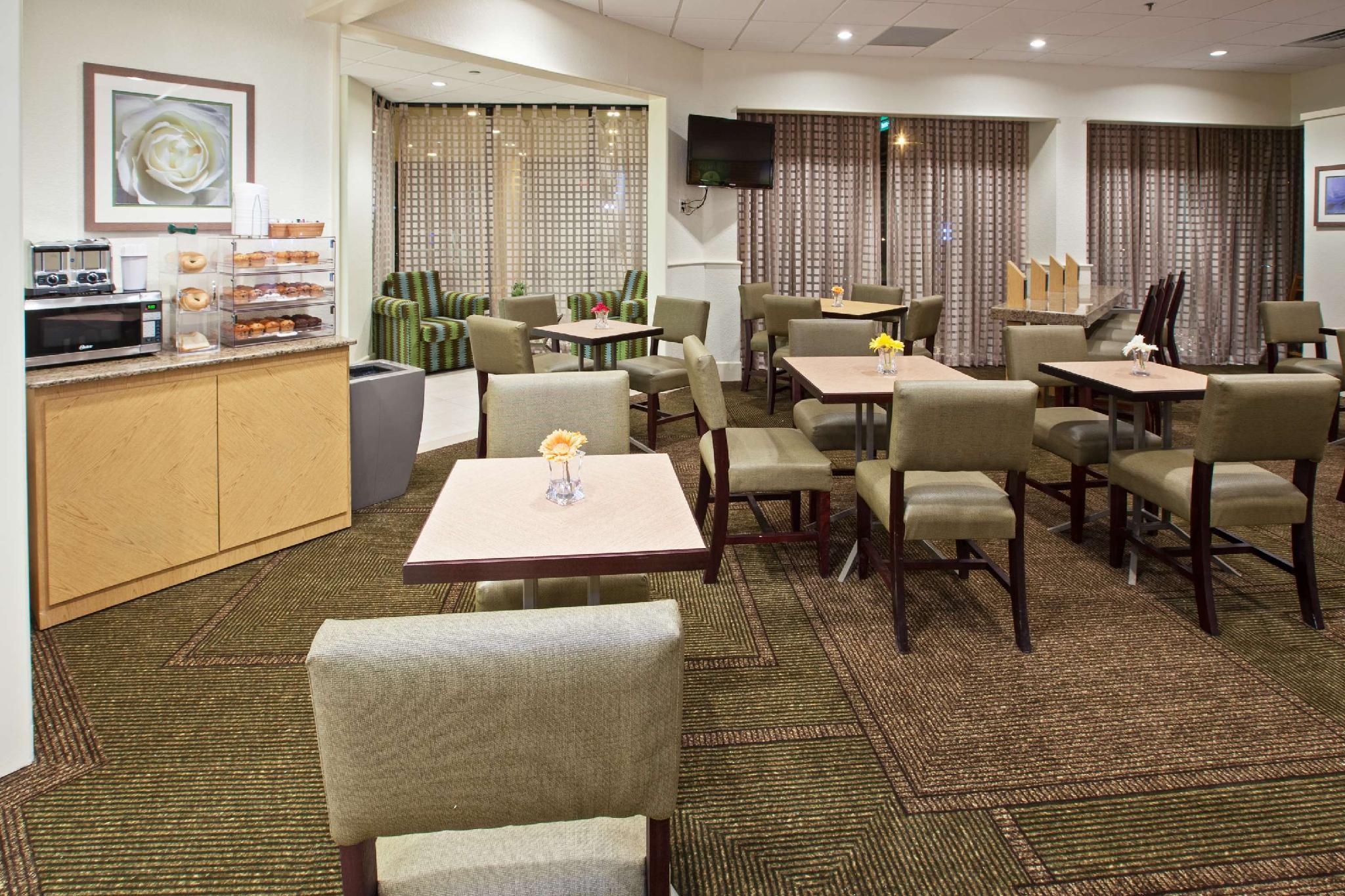 La Quinta By Wyndham Nashville Airport/Opryland Екстериор снимка
