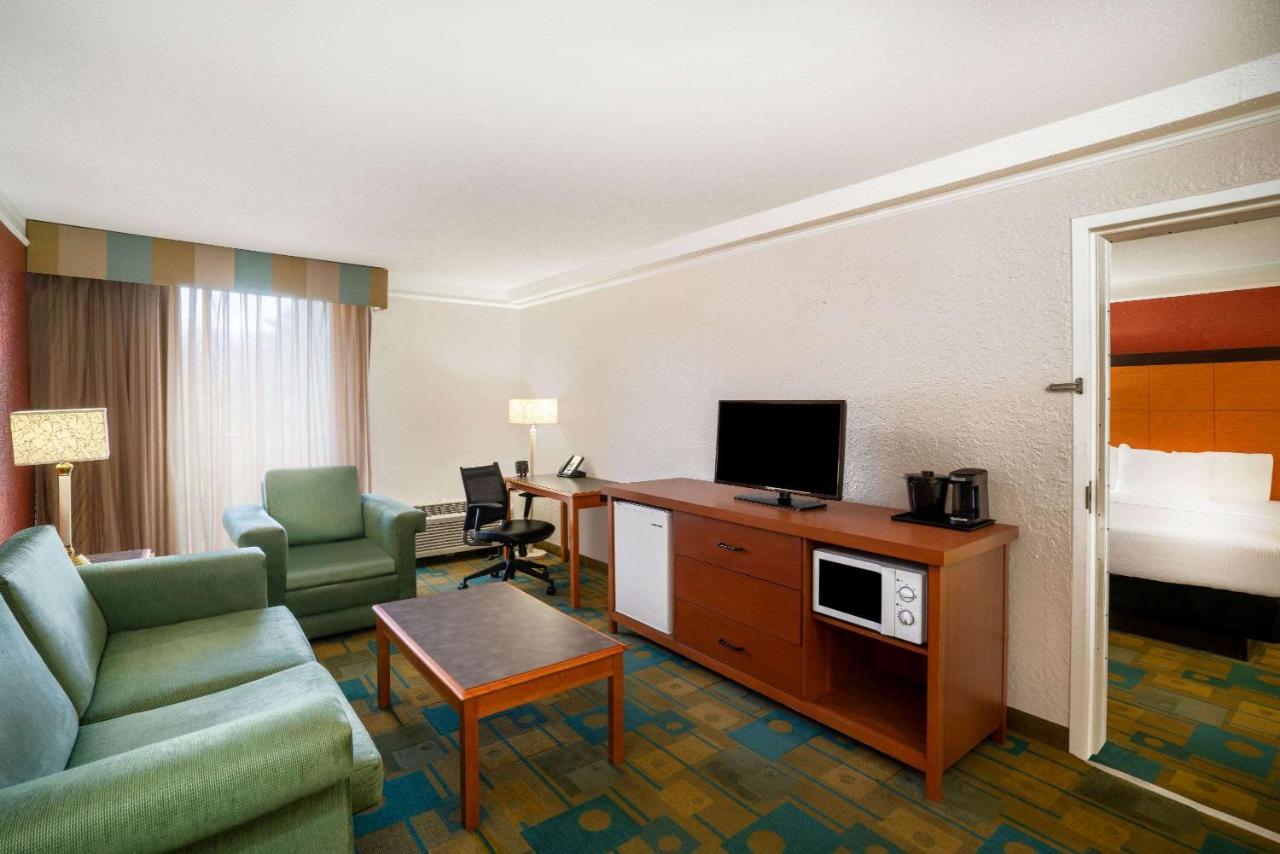 La Quinta By Wyndham Nashville Airport/Opryland Екстериор снимка