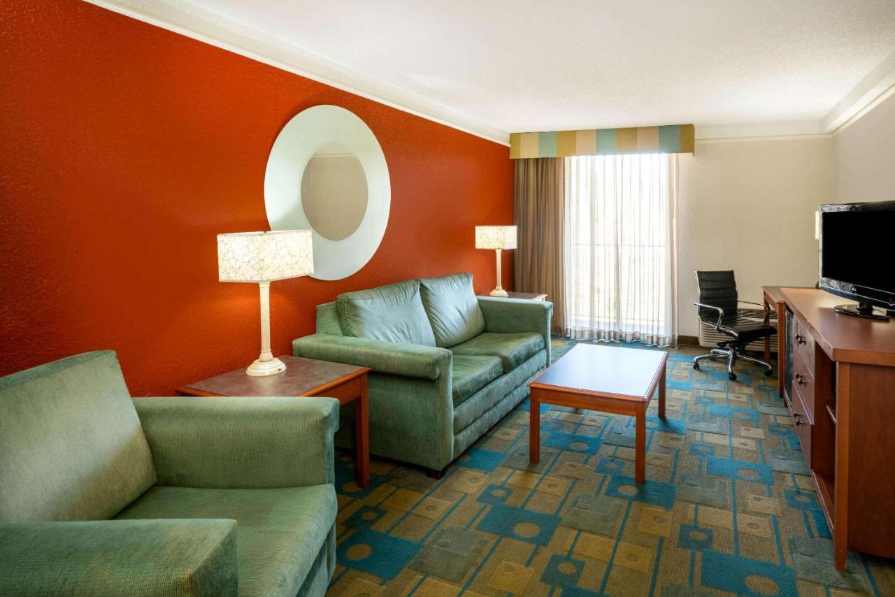 La Quinta By Wyndham Nashville Airport/Opryland Екстериор снимка