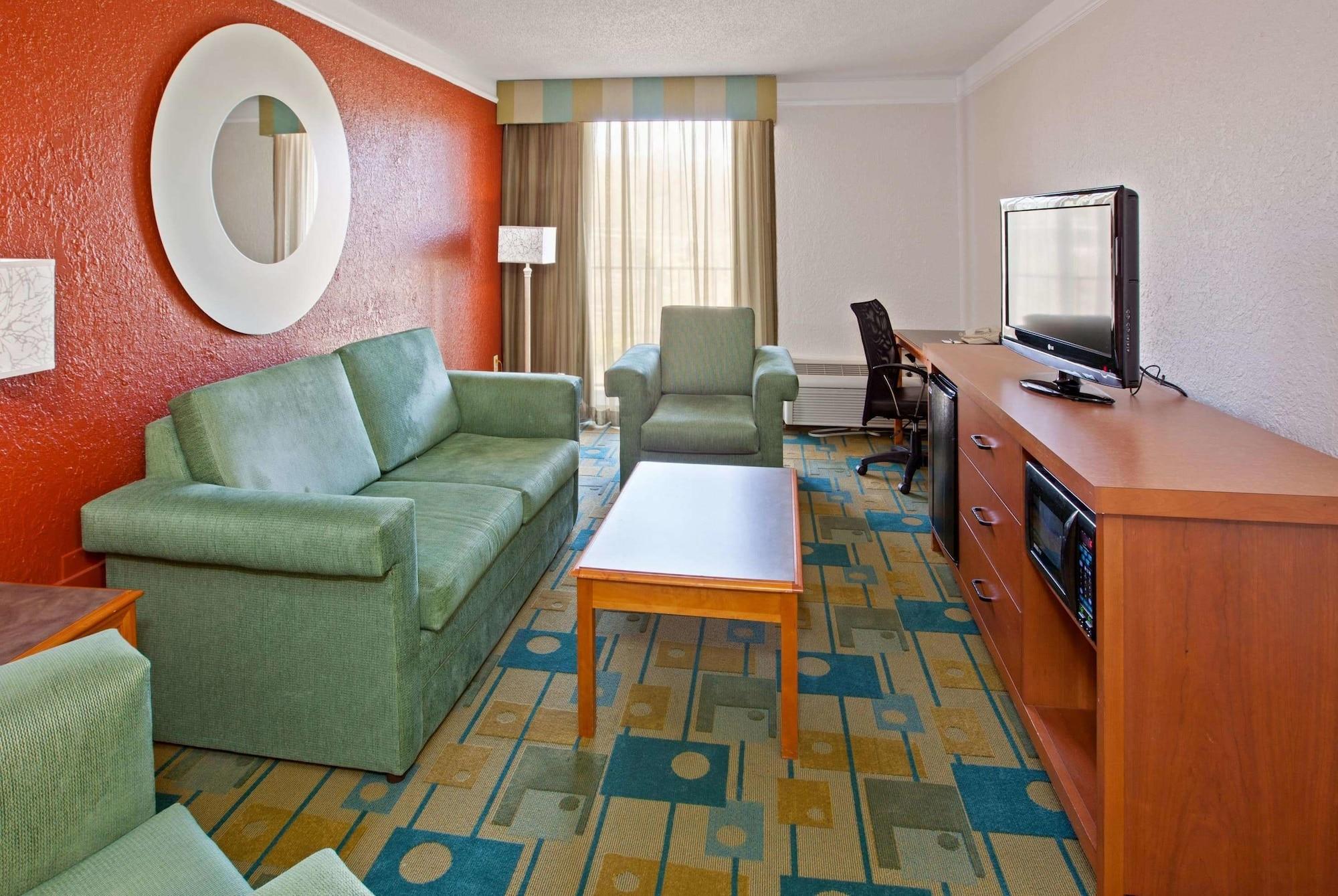 La Quinta By Wyndham Nashville Airport/Opryland Екстериор снимка